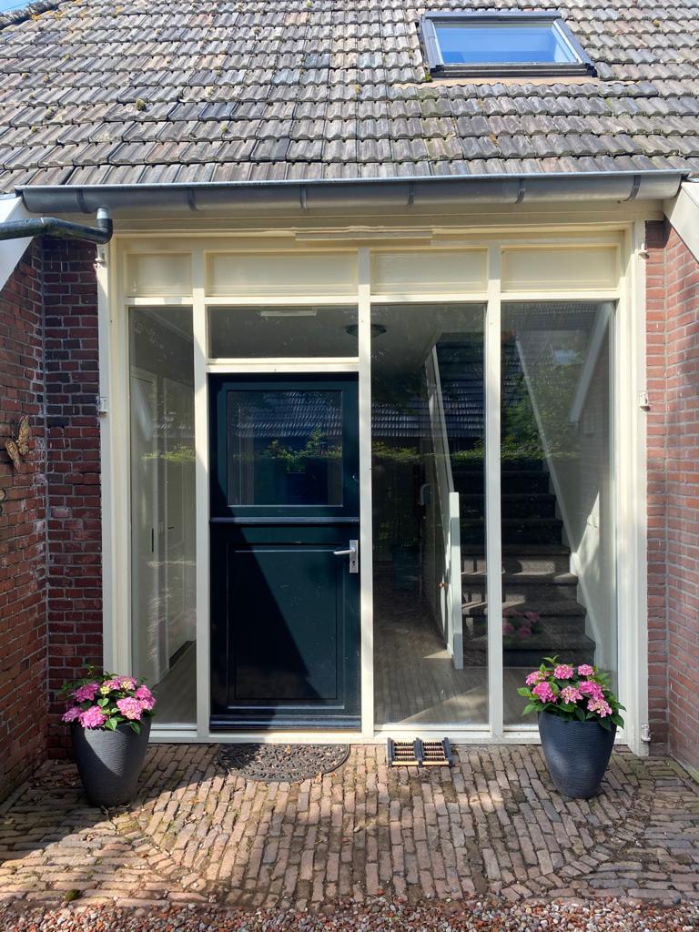 Voordeur Hoeveveniets - Groepsaccommodatie in Drenthe